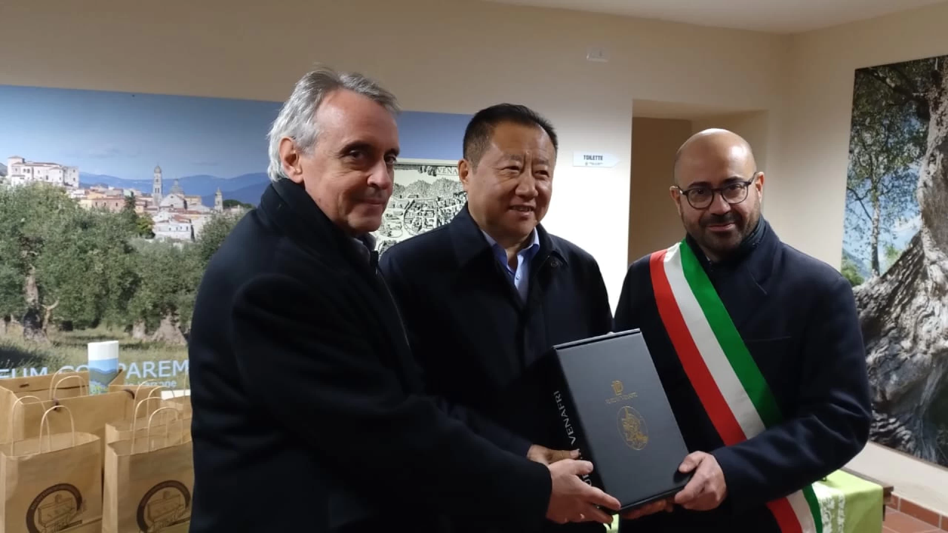 Venafro: l’Ambasciatore cinese alla Fao Guang Defu e la sua delegazione hanno visitato il parco dell’olivo.